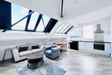 2 bed flat, Avenue D, Snienton Market,, Hockley, Nottingham, NG11DX - Image 2